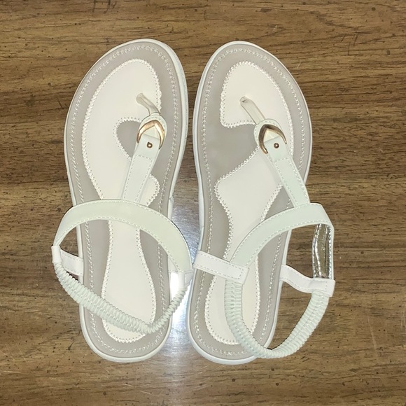 Shoes - Brand New Tan Thong Sandals